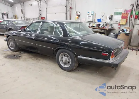 1984 Jaguar Xj6 Vanden Plas z USA, uszkodzony, nr VIN SAJAY1343EC381772